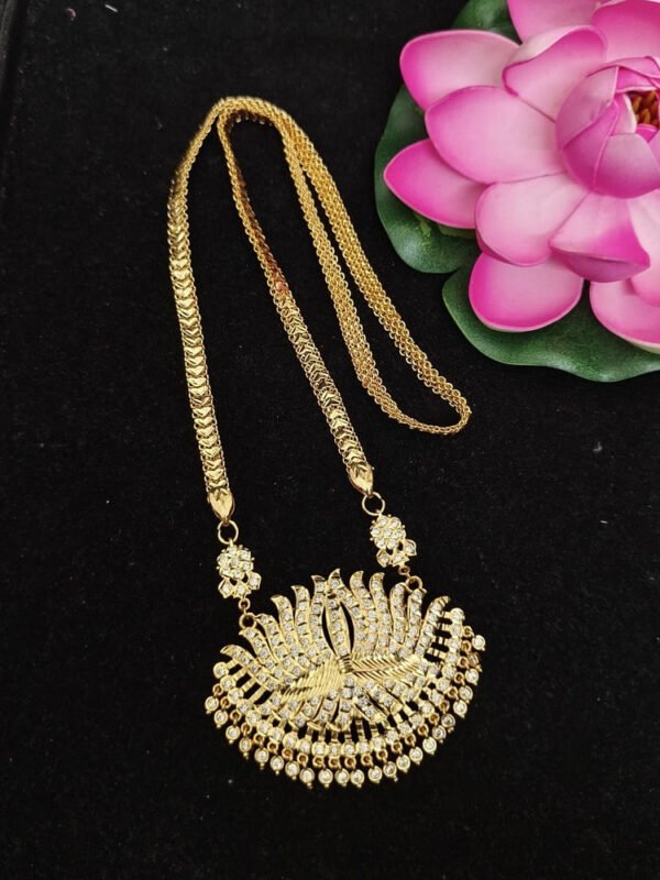 Lotus stone chain - WHITE