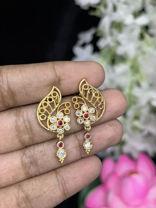 Gold like leaf earrings