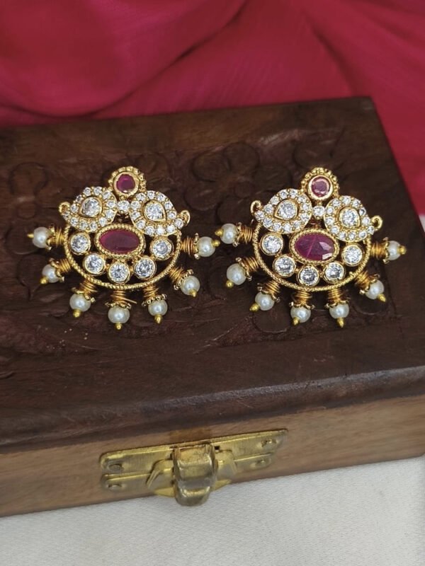 Pearl studs