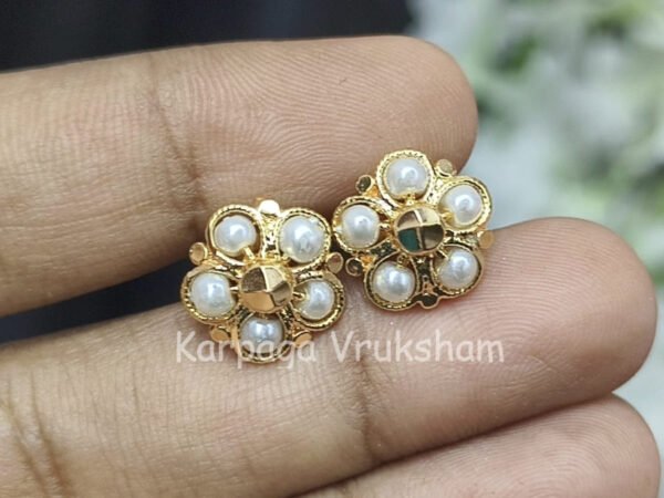 Pearl studs