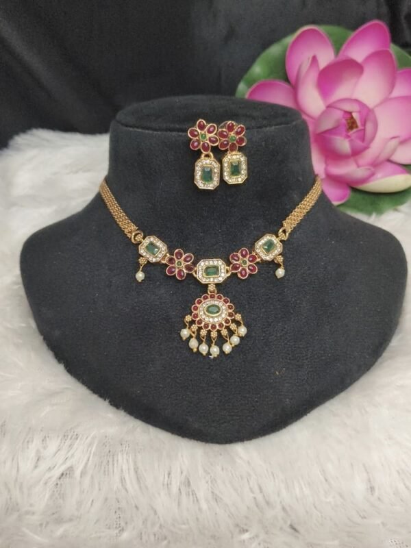 Mixed stone necklace with earrings - Image 2