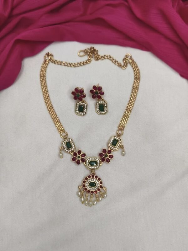 Mixed stone necklace with earrings
