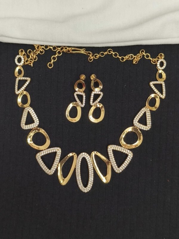 AD White stone necklace
