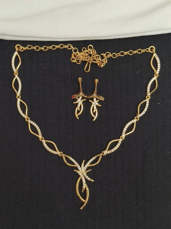 AD White stone necklace