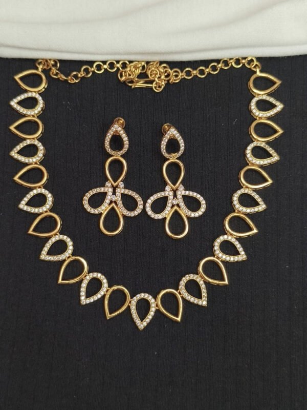 AD White stone necklace