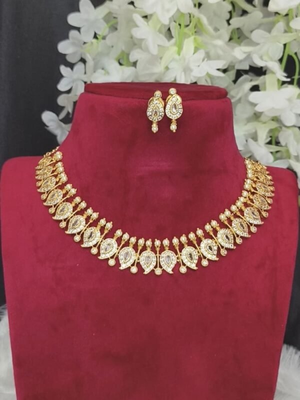 White stone mango necklace
