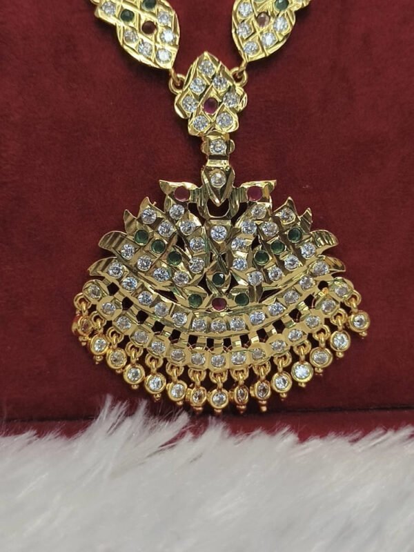 Impon Rani haram with earrings