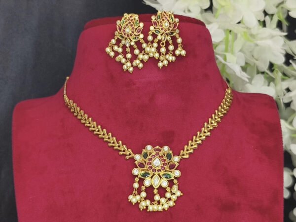 Premium Kemp Lotus necklace with earrings