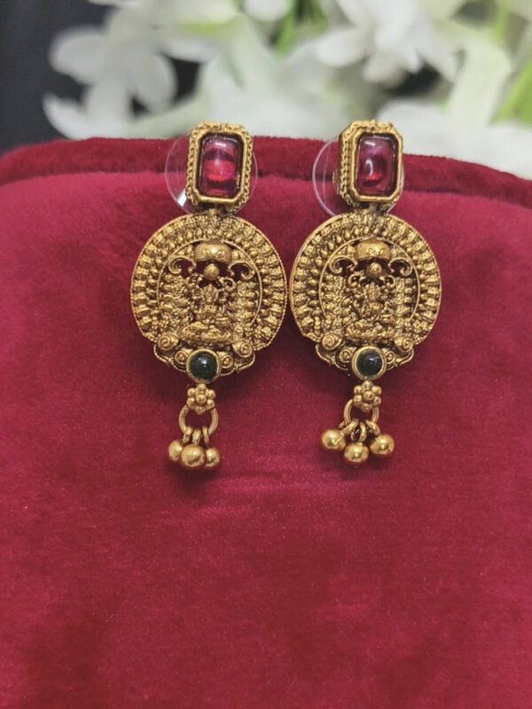 Antique Lakshmi neckset with earrings - Image 2