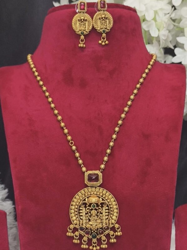 Antique Lakshmi neckset with earrings - Image 3