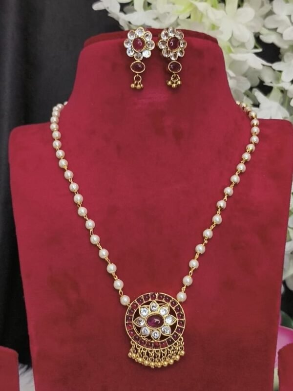 Budget neckset with earrings - Image 4