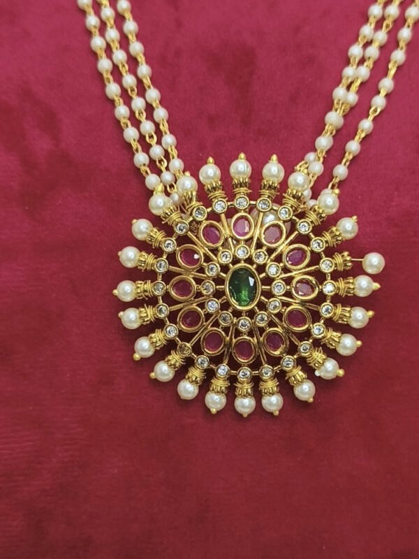 Big Pendant with pearl mala and earrings