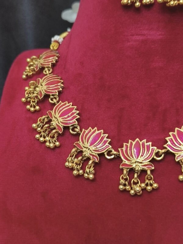 Lotus necklace with earrings - Image 2