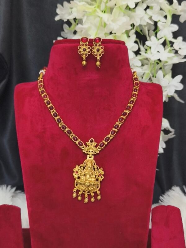 Lakshmi kemp necklace with earrings