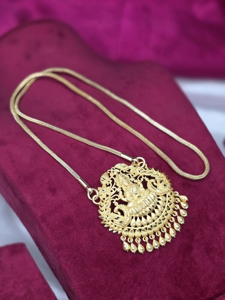 One Gram Forming Dollar Chain