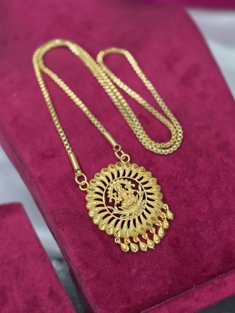 One gram forming dollar chain