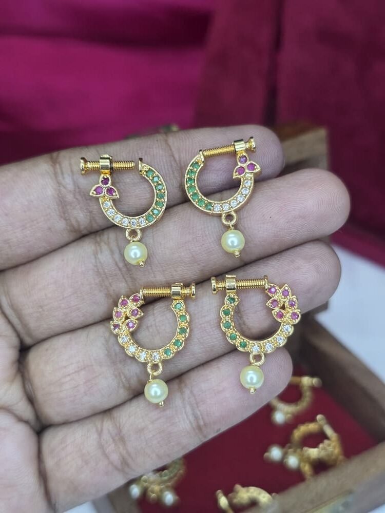 Gold like screw nose pin